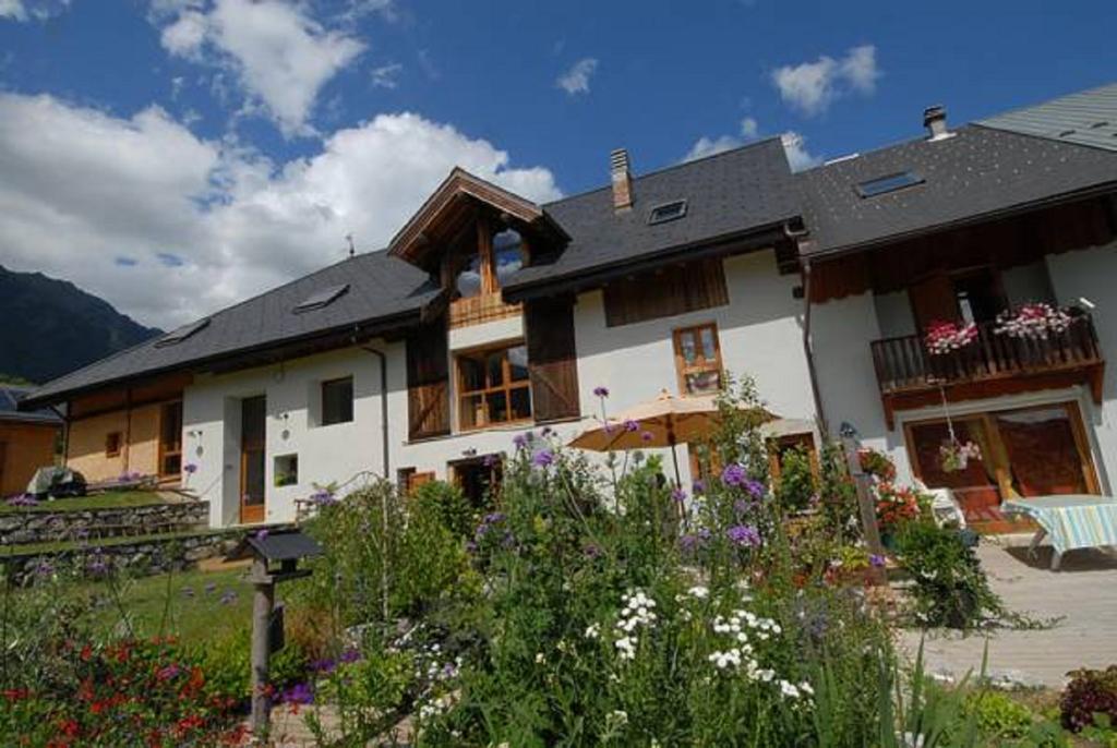 Chalet La Ferme De Noemie Mercury-Gémilly 객실 사진