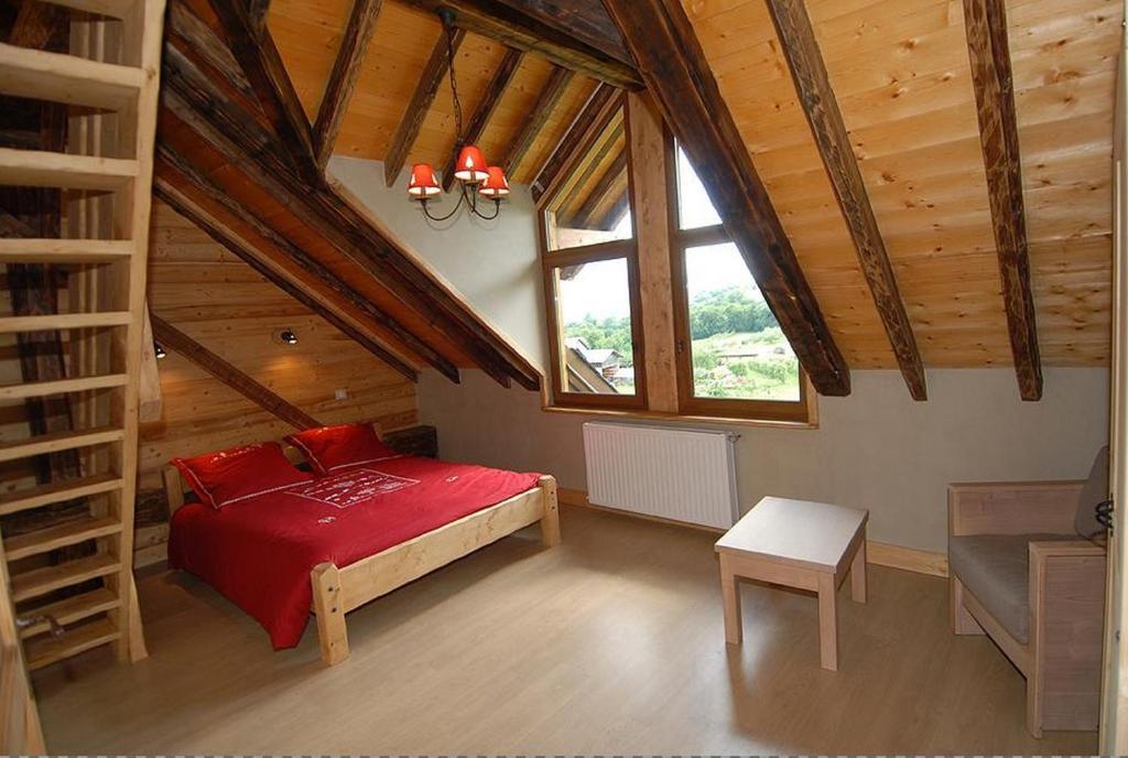Chalet La Ferme De Noemie Mercury-Gémilly 객실 사진